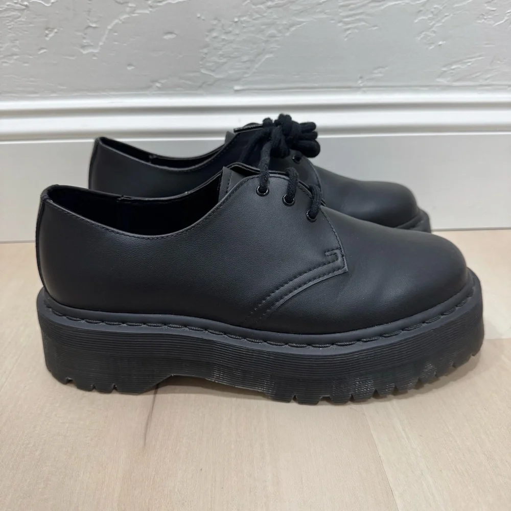 EUC Dr Martens 30651 Vegan Black Platform Oxfords Women US 9 EU 41 Like New
